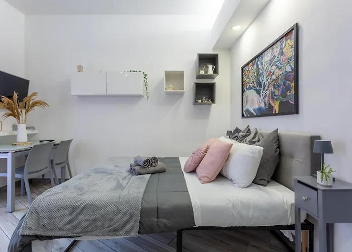 Portuense 21 - Private Garden - By Homes דירה רומא